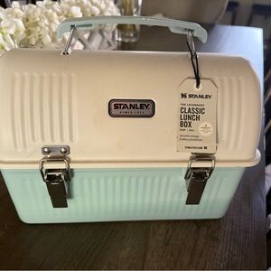 Stanley Vintage-Style Lunch Box in Cream and Light Green